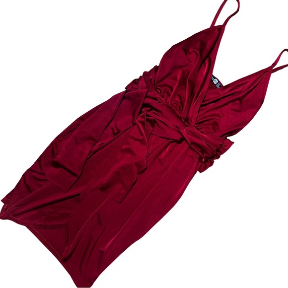 Boohoo Red Ruched Tie Front V-Neck Mini Dress Size 10 - Picture 2 of 4